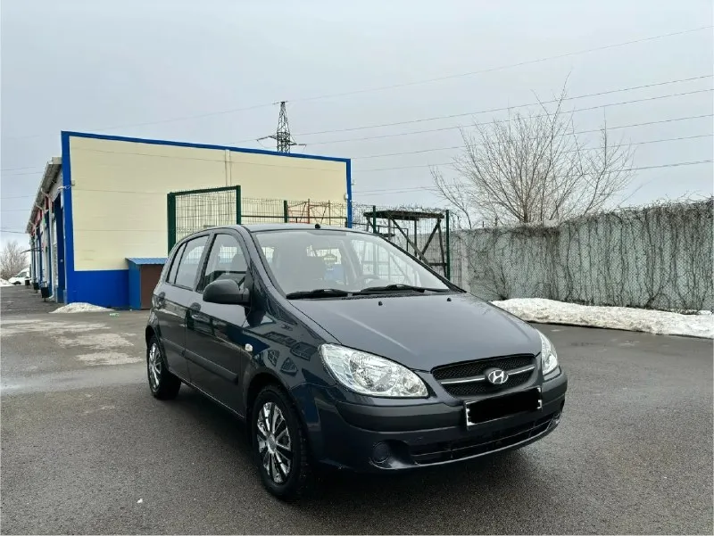 Здравствуйте продам hyundai getz, hyundai гетс, чисто корейской сборки, 2009 года выпуска, двигатель самый надежный и экономный 1.4 шестнацетиклапаный, в отличном состоянии от слова идеал, авто без единого дтп вся в родном металле, родной не крученый пробег 161.000. техническая часть на отлично поменяно шаровые, наконечники, тормозные диски, колодки все в круг, грм ролики помпа, масла фильтра, троса ручника, , все запчасти ставились оригинал так как машина моя личная я второй собственник по птс машина в нашей семье давно так что за машину знаю от а до я. комплектация авто, кондиционер, 4 стеклоподъёмника, abs, гидроусилитель руля, подогрев сидений, всё работает в штатном режиме кондиционер перед летом поменял фреон обслужил работает отлично. 2 комплекта новой резины, все стёкла заводские включая лобовое, дно стаканы лонжероны на отлично как на новом авто дно родное не вареное, попрошу не сравнивать с другими гнилыми гетсами. по кузову нету ни рыжиков не коррозии ничего подоб 📞 звоните: +7(988)9491880 - фотография - 1