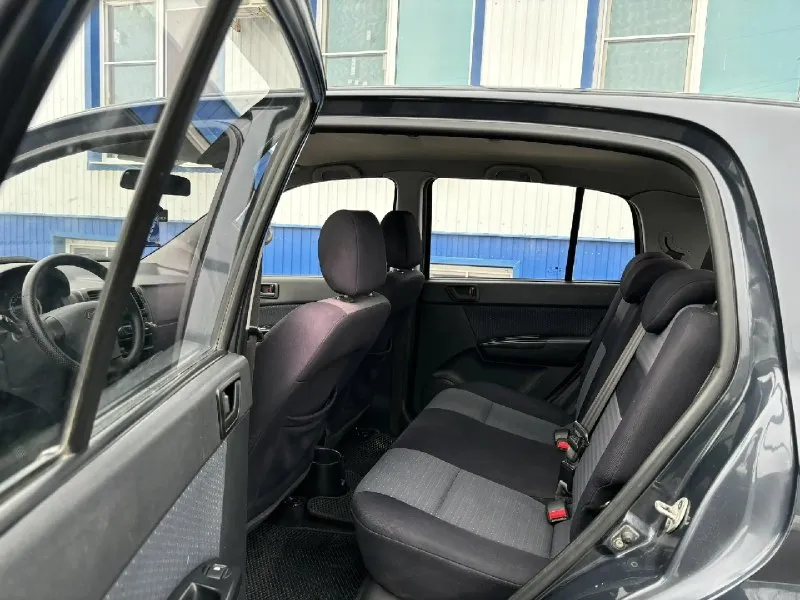 Здравствуйте продам hyundai getz, hyundai гетс, чисто корейской сборки, 2009 года выпуска, двигатель самый надежный и экономный 1.4 шестнацетиклапаный, в отличном состоянии от слова идеал, авто без единого дтп вся в родном металле, родной не крученый пробег 161.000. техническая часть на отлично поменяно шаровые, наконечники, тормозные диски, колодки все в круг, грм ролики помпа, масла фильтра, троса ручника, , все запчасти ставились оригинал так как машина моя личная я второй собственник по птс машина в нашей семье давно так что за машину знаю от а до я. комплектация авто, кондиционер, 4 стеклоподъёмника, abs, гидроусилитель руля, подогрев сидений, всё работает в штатном режиме кондиционер перед летом поменял фреон обслужил работает отлично. 2 комплекта новой резины, все стёкла заводские включая лобовое, дно стаканы лонжероны на отлично как на новом авто дно родное не вареное, попрошу не сравнивать с другими гнилыми гетсами. по кузову нету ни рыжиков не коррозии ничего подоб 📞 звоните: +7(988)9491880 - фотография - 10