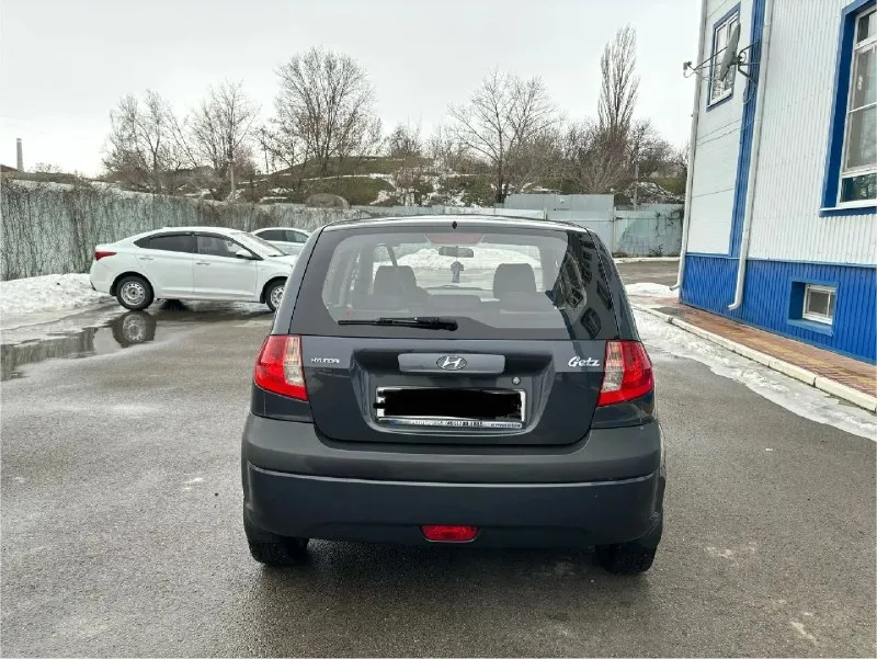Здравствуйте продам hyundai getz, hyundai гетс, чисто корейской сборки, 2009 года выпуска, двигатель самый надежный и экономный 1.4 шестнацетиклапаный, в отличном состоянии от слова идеал, авто без единого дтп вся в родном металле, родной не крученый пробег 161.000. техническая часть на отлично поменяно шаровые, наконечники, тормозные диски, колодки все в круг, грм ролики помпа, масла фильтра, троса ручника, , все запчасти ставились оригинал так как машина моя личная я второй собственник по птс машина в нашей семье давно так что за машину знаю от а до я. комплектация авто, кондиционер, 4 стеклоподъёмника, abs, гидроусилитель руля, подогрев сидений, всё работает в штатном режиме кондиционер перед летом поменял фреон обслужил работает отлично. 2 комплекта новой резины, все стёкла заводские включая лобовое, дно стаканы лонжероны на отлично как на новом авто дно родное не вареное, попрошу не сравнивать с другими гнилыми гетсами. по кузову нету ни рыжиков не коррозии ничего подоб 📞 звоните: +7(988)9491880 - фотография - 5