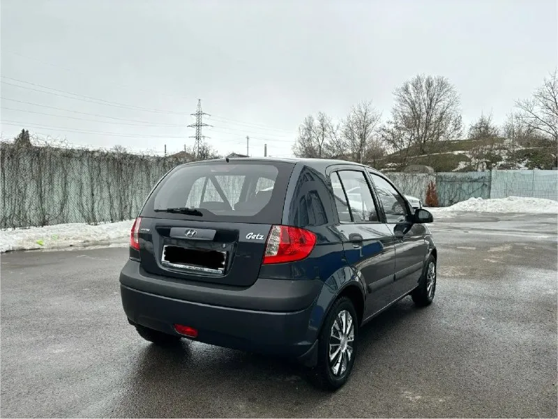 Здравствуйте продам hyundai getz, hyundai гетс, чисто корейской сборки, 2009 года выпуска, двигатель самый надежный и экономный 1.4 шестнацетиклапаный, в отличном состоянии от слова идеал, авто без единого дтп вся в родном металле, родной не крученый пробег 161.000. техническая часть на отлично поменяно шаровые, наконечники, тормозные диски, колодки все в круг, грм ролики помпа, масла фильтра, троса ручника, , все запчасти ставились оригинал так как машина моя личная я второй собственник по птс машина в нашей семье давно так что за машину знаю от а до я. комплектация авто, кондиционер, 4 стеклоподъёмника, abs, гидроусилитель руля, подогрев сидений, всё работает в штатном режиме кондиционер перед летом поменял фреон обслужил работает отлично. 2 комплекта новой резины, все стёкла заводские включая лобовое, дно стаканы лонжероны на отлично как на новом авто дно родное не вареное, попрошу не сравнивать с другими гнилыми гетсами. по кузову нету ни рыжиков не коррозии ничего подоб 📞 звоните: +7(988)9491880 - фотография - 6