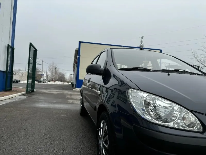 Здравствуйте продам hyundai getz, hyundai гетс, чисто корейской сборки, 2009 года выпуска, двигатель самый надежный и экономный 1.4 шестнацетиклапаный, в отличном состоянии от слова идеал, авто без единого дтп вся в родном металле, родной не крученый пробег 161.000. техническая часть на отлично поменяно шаровые, наконечники, тормозные диски, колодки все в круг, грм ролики помпа, масла фильтра, троса ручника, , все запчасти ставились оригинал так как машина моя личная я второй собственник по птс машина в нашей семье давно так что за машину знаю от а до я. комплектация авто, кондиционер, 4 стеклоподъёмника, abs, гидроусилитель руля, подогрев сидений, всё работает в штатном режиме кондиционер перед летом поменял фреон обслужил работает отлично. 2 комплекта новой резины, все стёкла заводские включая лобовое, дно стаканы лонжероны на отлично как на новом авто дно родное не вареное, попрошу не сравнивать с другими гнилыми гетсами. по кузову нету ни рыжиков не коррозии ничего подоб 📞 звоните: +7(988)9491880 - фотография - 7