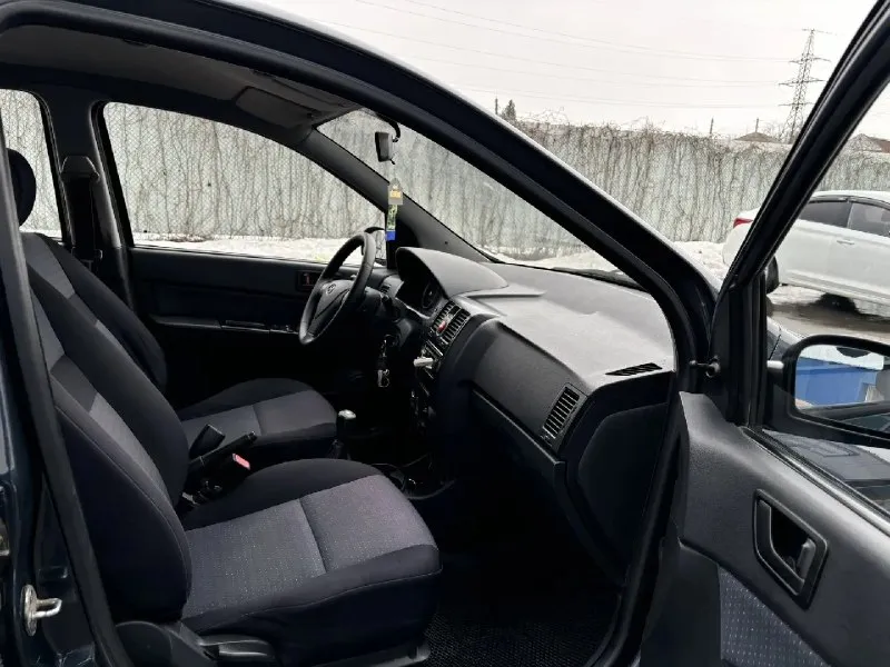 Здравствуйте продам hyundai getz, hyundai гетс, чисто корейской сборки, 2009 года выпуска, двигатель самый надежный и экономный 1.4 шестнацетиклапаный, в отличном состоянии от слова идеал, авто без единого дтп вся в родном металле, родной не крученый пробег 161.000. техническая часть на отлично поменяно шаровые, наконечники, тормозные диски, колодки все в круг, грм ролики помпа, масла фильтра, троса ручника, , все запчасти ставились оригинал так как машина моя личная я второй собственник по птс машина в нашей семье давно так что за машину знаю от а до я. комплектация авто, кондиционер, 4 стеклоподъёмника, abs, гидроусилитель руля, подогрев сидений, всё работает в штатном режиме кондиционер перед летом поменял фреон обслужил работает отлично. 2 комплекта новой резины, все стёкла заводские включая лобовое, дно стаканы лонжероны на отлично как на новом авто дно родное не вареное, попрошу не сравнивать с другими гнилыми гетсами. по кузову нету ни рыжиков не коррозии ничего подоб 📞 звоните: +7(988)9491880 - фотография - 9