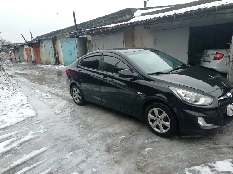 Продам hyundai солярис 2013г. пробег143500км,1,6 бензин, мкп, электро пакет, подогрев сидений и лобо... - фотография