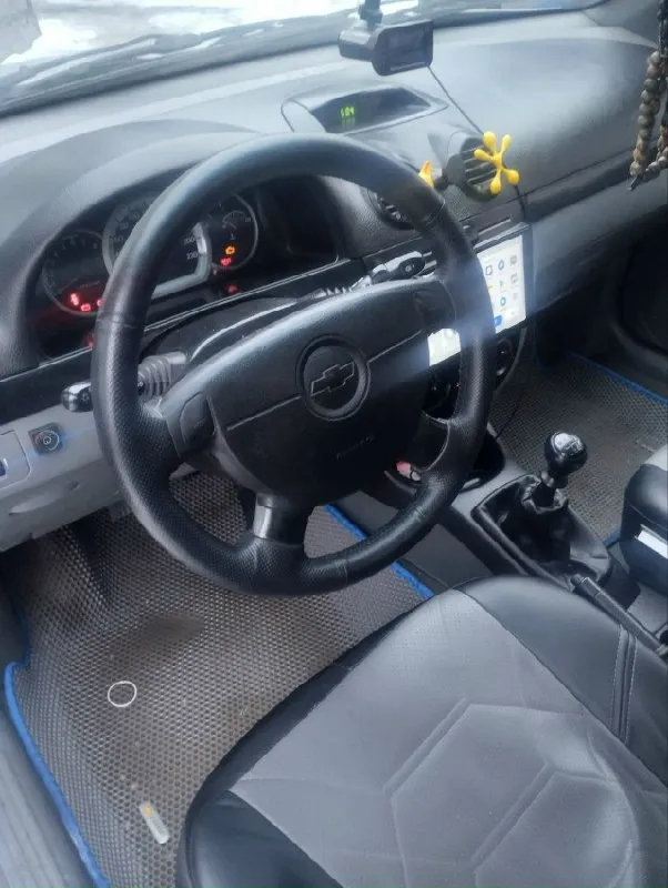 Продам лачетти. 2006 год комплектация 1.6двигатель 5 ступ механика газ -пропан евро 4 новые тормоза в круг, блины колодки новый генератор. новый грм комплект. кондиционер морозит🥶 печка греет🔥 дорогой андроид10, чехлы эко кожа, ева коврики. ц/з сигнализация, новое лобовое стекло. лэд свет 💡 резина зима ❄️ лето есть жизненные моменты по кузову, гнили и ржы нет! днище как новое не мазюканное ни чем. пробег 275 тыс, мотор коробка в идеале. довезет куда угодно, был в екатеринбурге, карачаево черкесии, крым, москва, адлер. без проблем. ! учёт 180 постоянный цена 390 000 торг на бензин +79493240052 +79890878011 енакиево. 📞 звоните: +7(949)3240052 - фотография - 3