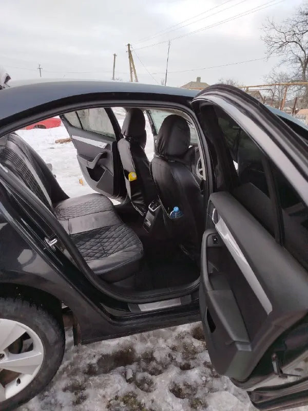 Skoda octavia a7 2013 tsi 1.4 turbo, dsg автомобиль в хорошем состоянии, владею три года, второй владелец. ни разу не подвела, надёжный аппарат 💪. новый грм, масло, фильтра, новые колодки, косточки, передние стойки, сайлентблоки задней балки, шаровые. масло от замены до замены, всегда лил хорошее масло)денег не жалел ставил хорошие запчасти) чистый, ухоженный салон. два комплекта резина, летний комплект на шикарных дисках, прошли сезон) цена 1м+торг +79490385235 мариуполь - фотография - 8