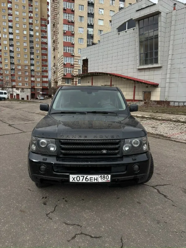 Продам range rover sport 2009 г. в. переходящий в рестайлинг двигатель 4.2 компрессор в отличном состоянии, не дымит, не тарахтит - работает ровно, компрессор дует на все свои возможности. коробка вся новая внутри, перебиралась ( 280 тысяч отдал за ремонт ) работает без пинков и задержек. по ходовой части вся обслужена, от сайлент блоков до пневмобаллонов, ничего не стучит. так же обслужены тормоза вкруговую по хорошему поменять датчики положения кузова, после мойки бывает жалуется ( на езду не влияет ) новая зимняя резина. передняя оптика сделана, вложил 70 тысяч - асфальт сушит. продажа от собственника, любые проверки и любые переоформления. авто находится в г. донецк воздух мимо. цена: 1.400.000₽ + хороший торг. тел: +79493951090 📞 звоните: +7(949)3951090 - фотография - 2