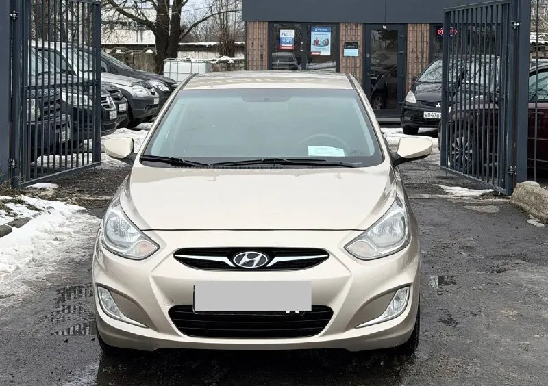 Хундай солярис. 2011г, мотор 1.6. пробег 190.000км. кондиционер, abs-esp, полный эл. пакет, подогрев... - фотография