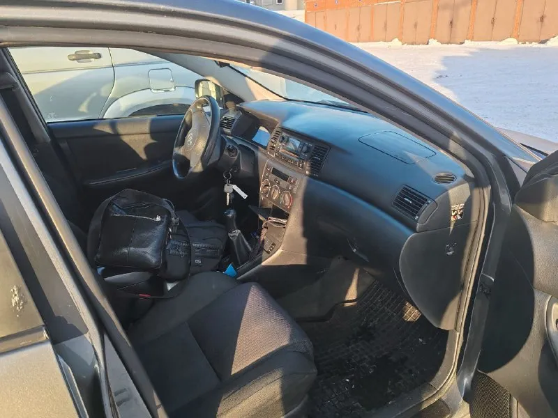 Текст: продам toyota corolla 2006 г. в пробег 260000 цена 600000руб торг возможен тел. +79495791910 анатолий осмотр: донецк один хозяин не бита. автотека зеленая. по технике на пятёрку. мотор, коробка, подвеска в идеале. одна крашеная деталь- капот. красился из за появившихся рыжиков. остальной кузов на твердые 4 с плюсом. гнили нет. реальному покупателю дополнительный комплект резины - фотография - 5