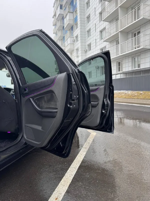 Продам форд фокус 2 chia. 2007 г. мотор 1.6; в хорошем состоянии. в машине работает каждая кнопочка ! множество функций :ел зеркала, обогрев лобового, заднего, боковых ;подогрев сидений ;климат контроль ;регулировка руля вверх вниз и на себя;4 эсп;антизанос, абс, круиз контроль; 2 din сенсорная магнитола с камерой заднего вида и навигацией! контурная подсветка всего салона с регулировкой цветов. кузов отличный !по технической части авто в отличном состоянии! ничего не стучит не гремит, едет хорошо, масло не ест! идёт очень мягко. из недавнего замена рулевой рейки на новую. новая зимняя резина ikon tyres на дисках. фаркоп с документами. родной не скрученный пробег! полностью зеленая автотека ! 2 комплекта ключей ! 2 хозяина, оригинал птс приезжайте смотрите. цена 540000.город мариуполь. торг у капота ; +79495654761 - фотография - 8