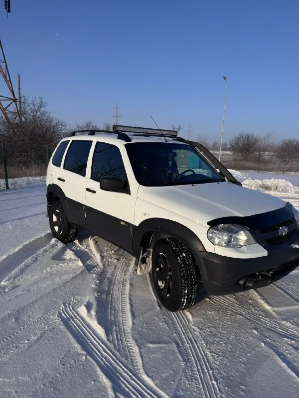 Продам chevrolet niva 2016 года заводской обвес off road отличный хозяйский автомобиль сел и поехал... - фотография