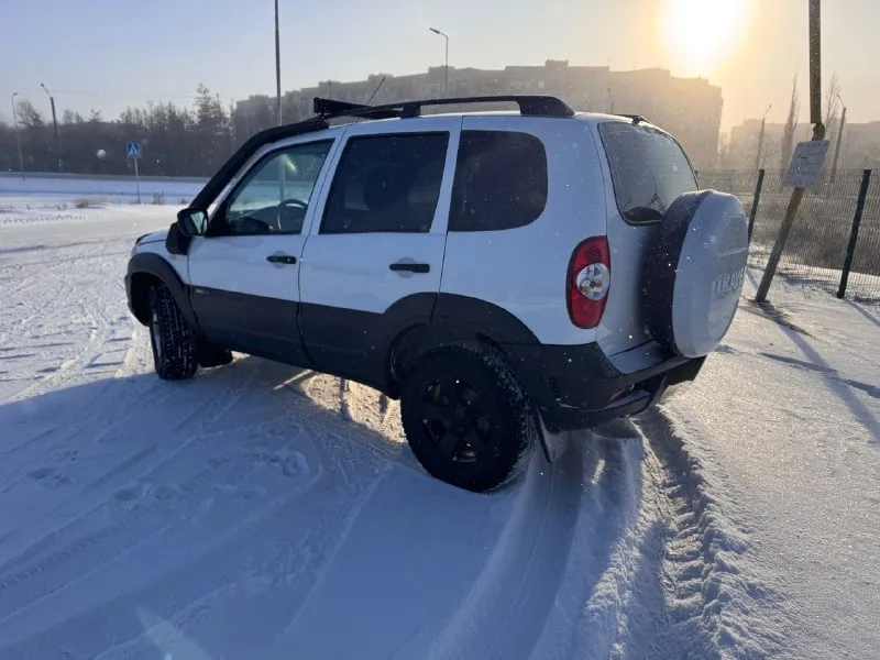 Продам chevrolet niva 2016 года заводской обвес off road отличный хозяйский автомобиль сел и поехал всё работает как надо без коррозии кузов после обработки цена договорная +79592046994 +79094397775 вопросы писать сюда 👤 📞 звоните: +7(959)2046994 - фотография - 3