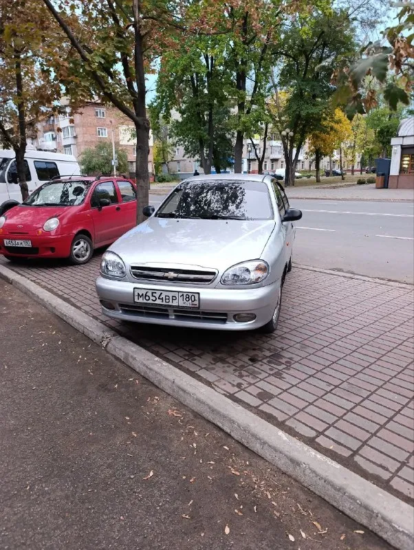 Продам ланос 1.5 2008г, авто делал для себя, поварил пороги, частично днище, кобылки, обработал и покрасил обработал двери, авто на полном ходу, сел и поехал, заменил стартер, генератор, свечи, бронипровода, заменил сцепление, резина летняя и зимняя на дисках, передние блины новые, колодки передние и задние, новые фары, продажа не скорая, от машины не избавляюсь, машина на твердую четвёрку, звоните, торг уместен у капота цена 265 т. рублей т. +79493170571 андрей 📞 звоните: +7(949)3170571 - фотография - 2