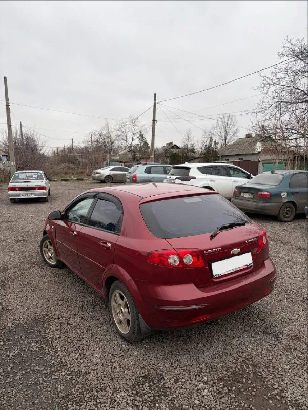 Продам chevrolet lacetti 1.6 механика автомобиль корейской сборки, без дтп, все стекла родные, автотека зеленая. на полном ходу, ничего делать не нужно, кондиционер, подогрев зеркал и заднего стекла, 4 стеклоподъемника, электро регулировка зеркал, музыка с блютузом, салон в хорошем состоянии, не прокурен. масло не жрет, ничего не стучит не гремит, полностью обслужена. есть летняя резина. автомобиль оснащен сигнализацией и тремя противоугонками. документы чистые, любое переоформление. цена 480 тыс. руб. торг у капота осмотр макеевка +79499987808 📞 звоните: +7(949)9987808 - фотография - 4