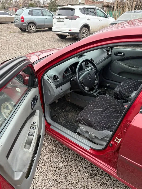Продам chevrolet lacetti 1.6 механика автомобиль корейской сборки, без дтп, все стекла родные, автотека зеленая. на полном ходу, ничего делать не нужно, кондиционер, подогрев зеркал и заднего стекла, 4 стеклоподъемника, электро регулировка зеркал, музыка с блютузом, салон в хорошем состоянии, не прокурен. масло не жрет, ничего не стучит не гремит, полностью обслужена. есть летняя резина. автомобиль оснащен сигнализацией и тремя противоугонками. документы чистые, любое переоформление. цена 480 тыс. руб. торг у капота осмотр макеевка +79499987808 📞 звоните: +7(949)9987808 - фотография - 7