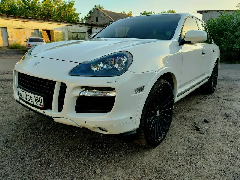 🚘 porsche cayenne turbo s — 500 л. с. чистой мощности! белый, брутальный и ухоженный cayenne turbo s в отличном состоянии. 📍 горловка двигатель: 4.8 turbo (500 л. с. ) 🐎 пробег: 187 000 км коробка: автомат привод: полный подвеска: пневма — работает идеально 💨 состояние: всё исправно, ошибок нет, сел и поехал. 🛞 на хорошей зимней резине 💥 едет очень бодро, пневма живая, мотор и коробка без вопросов. по кузову и салону — ухоженный экземпляр, без колхоза и лишнего тюнинга. 💰 цена: 1.5 млн ₽ 📞 телефон: +7 949 492-32-03 📞 звоните: +7(949)4923203 - фотография - 2