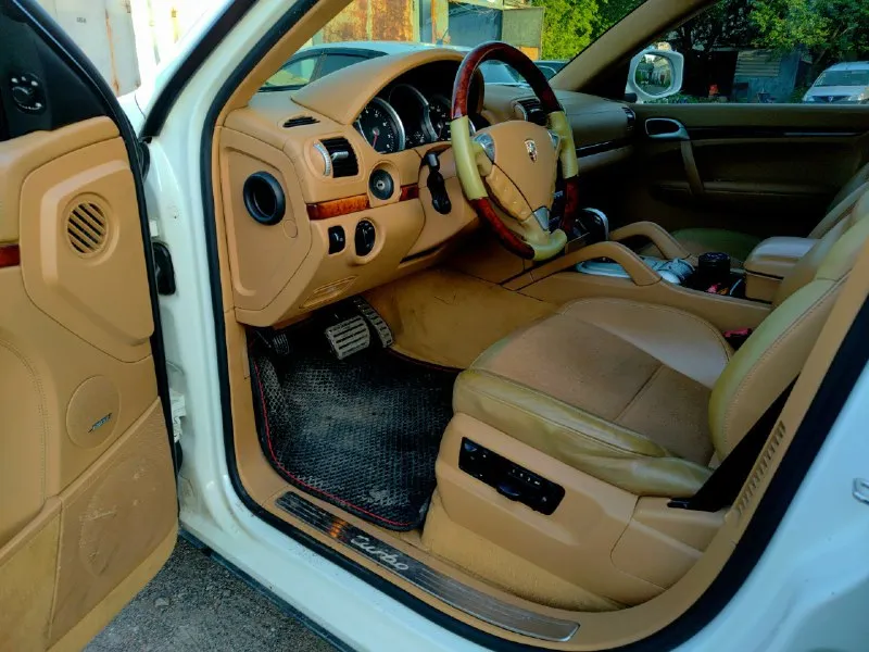 🚘 porsche cayenne turbo s — 500 л. с. чистой мощности! белый, брутальный и ухоженный cayenne turbo s в отличном состоянии. 📍 горловка двигатель: 4.8 turbo (500 л. с. ) 🐎 пробег: 187 000 км коробка: автомат привод: полный подвеска: пневма — работает идеально 💨 состояние: всё исправно, ошибок нет, сел и поехал. 🛞 на хорошей зимней резине 💥 едет очень бодро, пневма живая, мотор и коробка без вопросов. по кузову и салону — ухоженный экземпляр, без колхоза и лишнего тюнинга. 💰 цена: 1.5 млн ₽ 📞 телефон: +7 949 492-32-03 📞 звоните: +7(949)4923203 - фотография - 6