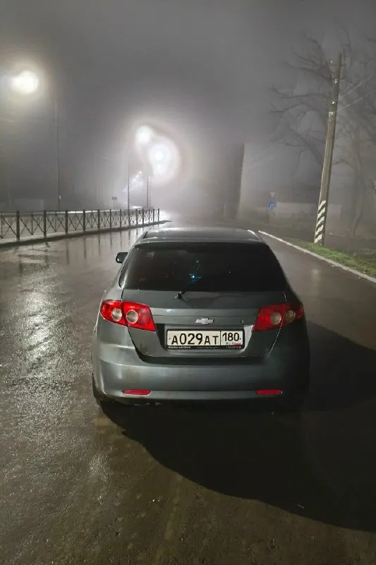 В продаже chevrolet klan (лачетти) хэтчбек 2011 г. в, мотор 1.6 110 л. с. мкпп. полная комплектация. не на ходу. косяки: оборвало мотор с подушки (лопнул картер есть на фото, нужна заварка аргоном и усиление пластиной), течёт нижний бак радиатора, радиатор в наличии нужна замена, требуется замена кулисы (она так же в наличии), пропал холостой (либо чистка егр клапана либо замена дросселя, не успел сделать диагностику) подтекает рулевая рейка (гур), подъедает масло только когда выше 4 тыс. оборотов крутить. колодки новые, резина лето, r15 титаны. водительское стекло клинит, но это мелочи жизни. стоит музыка, играет приятно, магнитола мощная процессорная. причина продажи: попал в финансовый кризис, нет возможности ремонтировать авто, отрываю от сердца жалко что пропадёт так бы и сам отремонтировал. цену вижу 270 тыс. рублей, с адекватной скидкой на эвакуатор. единственное что не успел переоформить на себя, сломалась за день до поездки в мрэо, все документы на руках, так же 📞 звоните: +7(949)3137478 - фотография - 2