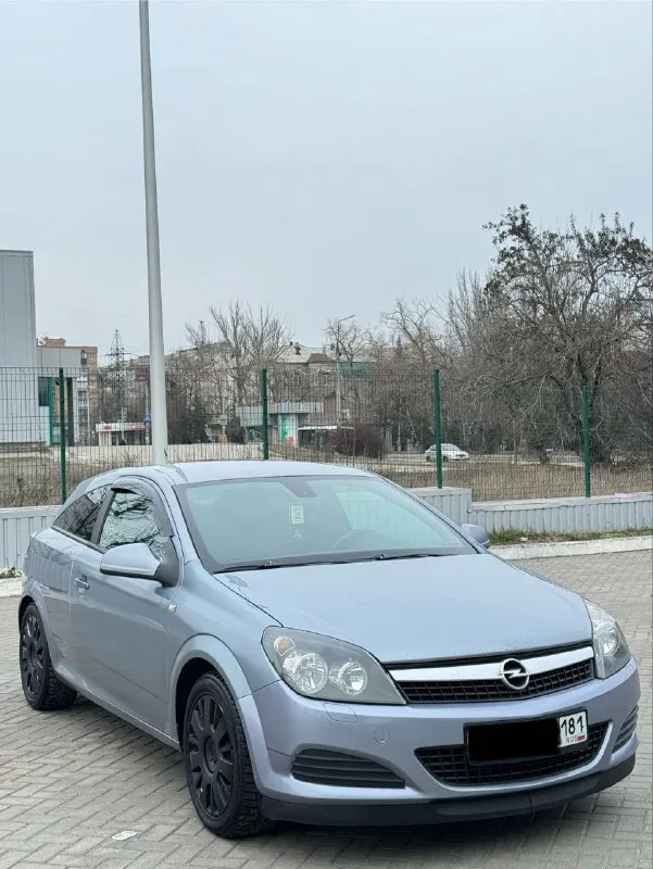 Opel astra gts опель астра 💰450.000💰 2010г 1.6 мт мотор отличный, не дымит, не троит, едет бодро, масло не ест коробка механика не хрустит не выбивает ходовая не гремит не стучит на очень хорошей комплектации, все работает по электрике вложений вообще не требует, все отлично 👍 без рыжиков, и без гнили! техничка просто огонь 🔥 на уверенном максимально бодром ходу 👌 документы чистые, без запретов, без штрафов, переоформление без проблем, можно сразу в мрэо цена 450.000 тысяч руб осмотр г. макеевка связь +79494890856 - фотография - 2