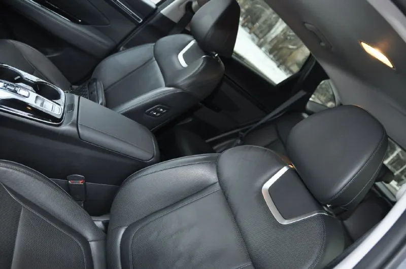 Hyundai tucson корейская сборка удлинённая версия безопасность целая стекла заводские в заводском окрасе • год : 03/2021 • двигатель : 2.0 (186 л. с.) • : 8 ступеней • пробег : 84т. км • цвет : темно серый • привод : передний 2wd комплектация: • кожаный салон с перфорацией • подогревы и вентиляция сидений и руля • память сидений • под рулевые лепестки переключения передач • парктроники передние и задние • кнопка start/stop • двух зонный климат контроль • активный круиз контроль • без ключевой доступ keylessgo • авто складывание заркал • адаптивная led оптика, передняя и задняя • led туманки • камера заднего хода • диски r19 • ходовые огни • электро ручник • система autohold • датчик смены полосы • дистроник • авто переключение ближнего/дальнего • датчик света • датчик контроля слепых зон. сигнализация star line, с меткой и мобильным приложением. . ambient lighting (контурная цветная подсветка салона). видеорегистраторы 2шт. (перед, зад) 3.430 📞 звоните: +7(959)3781111 - фотография - 4