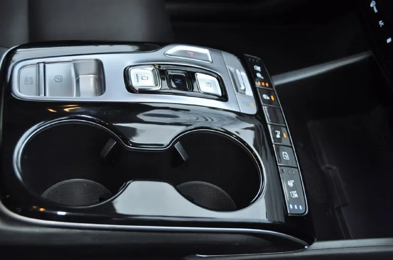 Hyundai tucson корейская сборка удлинённая версия безопасность целая стекла заводские в заводском окрасе • год : 03/2021 • двигатель : 2.0 (186 л. с.) • : 8 ступеней • пробег : 84т. км • цвет : темно серый • привод : передний 2wd комплектация: • кожаный салон с перфорацией • подогревы и вентиляция сидений и руля • память сидений • под рулевые лепестки переключения передач • парктроники передние и задние • кнопка start/stop • двух зонный климат контроль • активный круиз контроль • без ключевой доступ keylessgo • авто складывание заркал • адаптивная led оптика, передняя и задняя • led туманки • камера заднего хода • диски r19 • ходовые огни • электро ручник • система autohold • датчик смены полосы • дистроник • авто переключение ближнего/дальнего • датчик света • датчик контроля слепых зон. сигнализация star line, с меткой и мобильным приложением. . ambient lighting (контурная цветная подсветка салона). видеорегистраторы 2шт. (перед, зад) 3.430 📞 звоните: +7(959)3781111 - фотография - 5