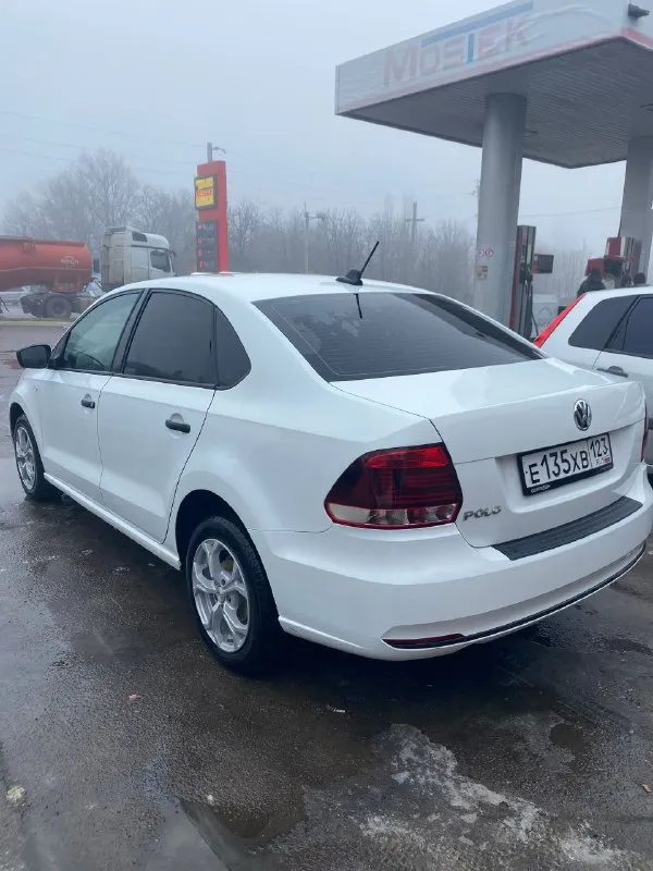 Vw polo год 2019 двигатель 1,6 коробка механика пробег 179,000 2 хозяина в такси, каршеринге не была!! цена 1,080,000₽ телефон +79490455179 +79493304990 - фотография - 3