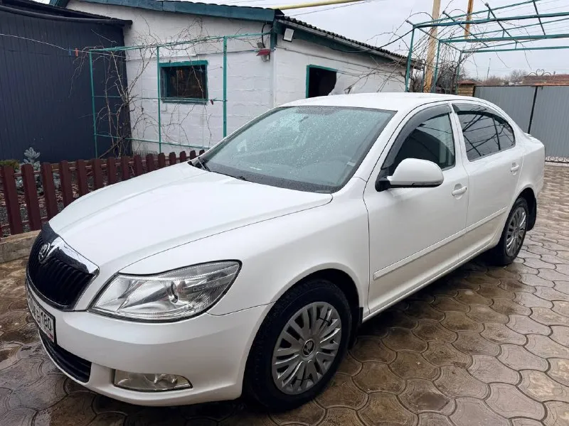 Продам skoda octavia а5 2011 год, рейстайлинг. автомобиль в хорошем состоянии. - 1.6 mpi - пробег 300 т. км - коробка механика (работает идеально) - двигатель без посторонних звуков - (новая, вписанное в техпаспорт) - кондиционер - мультимедия android - задний патронник (новый) - автомобиль обслужен по регламенту - авто без вложений ❗️ - по птс один хозяин, документы чистые, без запретов, без штрафов, переоформление без проблем, можно сразу в мрэо - в комплекте летняя резина + штатная магнитола цена: 950 000 торг у капота осмотр мариуполь все вопросы по телефону: +79497169681 - александр 📞 звоните: +7(949)7169681 - фотография - 2