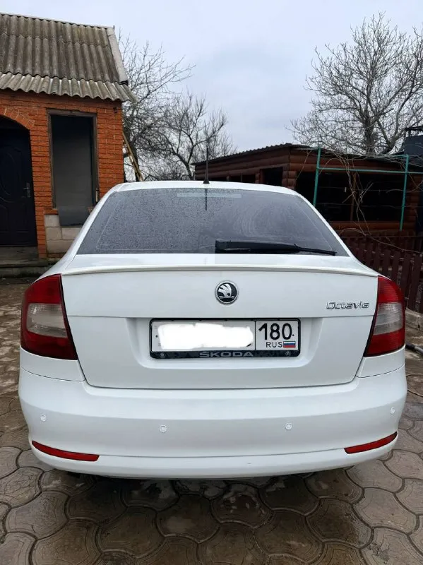 Продам skoda octavia а5 2011 год, рейстайлинг. автомобиль в хорошем состоянии. - 1.6 mpi - пробег 300 т. км - коробка механика (работает идеально) - двигатель без посторонних звуков - (новая, вписанное в техпаспорт) - кондиционер - мультимедия android - задний патронник (новый) - автомобиль обслужен по регламенту - авто без вложений ❗️ - по птс один хозяин, документы чистые, без запретов, без штрафов, переоформление без проблем, можно сразу в мрэо - в комплекте летняя резина + штатная магнитола цена: 950 000 торг у капота осмотр мариуполь все вопросы по телефону: +79497169681 - александр 📞 звоните: +7(949)7169681 - фотография - 4