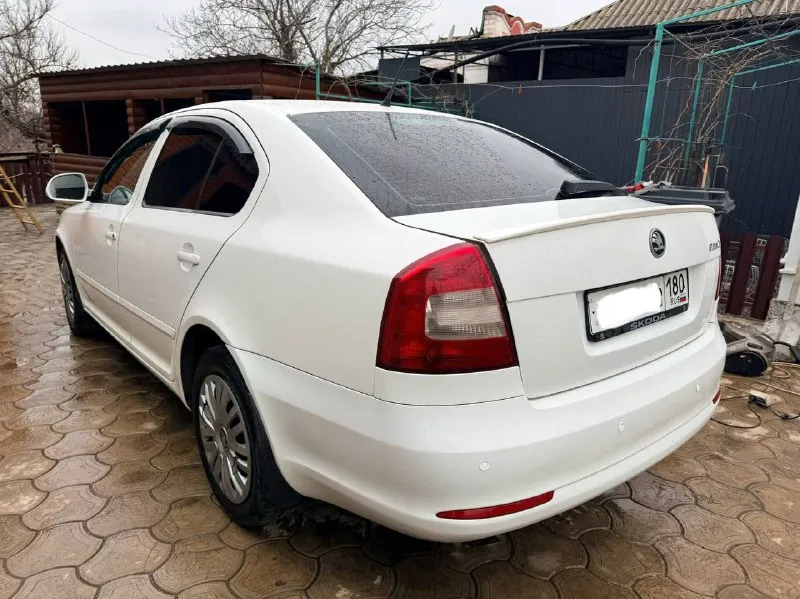 Продам skoda octavia а5 2011 год, рейстайлинг. автомобиль в хорошем состоянии. - 1.6 mpi - пробег 300 т. км - коробка механика (работает идеально) - двигатель без посторонних звуков - (новая, вписанное в техпаспорт) - кондиционер - мультимедия android - задний патронник (новый) - автомобиль обслужен по регламенту - авто без вложений ❗️ - по птс один хозяин, документы чистые, без запретов, без штрафов, переоформление без проблем, можно сразу в мрэо - в комплекте летняя резина + штатная магнитола цена: 950 000 торг у капота осмотр мариуполь все вопросы по телефону: +79497169681 - александр 📞 звоните: +7(949)7169681 - фотография - 5