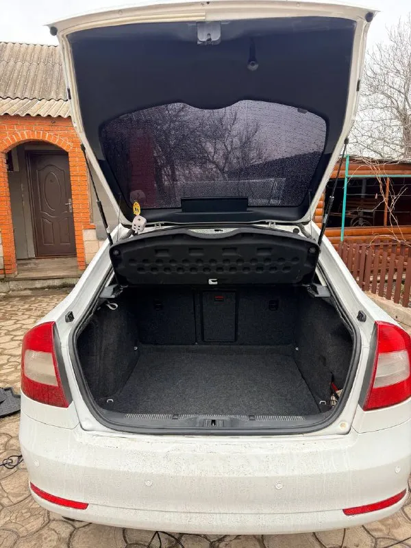 Продам skoda octavia а5 2011 год, рейстайлинг. автомобиль в хорошем состоянии. - 1.6 mpi - пробег 300 т. км - коробка механика (работает идеально) - двигатель без посторонних звуков - (новая, вписанное в техпаспорт) - кондиционер - мультимедия android - задний патронник (новый) - автомобиль обслужен по регламенту - авто без вложений ❗️ - по птс один хозяин, документы чистые, без запретов, без штрафов, переоформление без проблем, можно сразу в мрэо - в комплекте летняя резина + штатная магнитола цена: 950 000 торг у капота осмотр мариуполь все вопросы по телефону: +79497169681 - александр 📞 звоните: +7(949)7169681 - фотография - 8