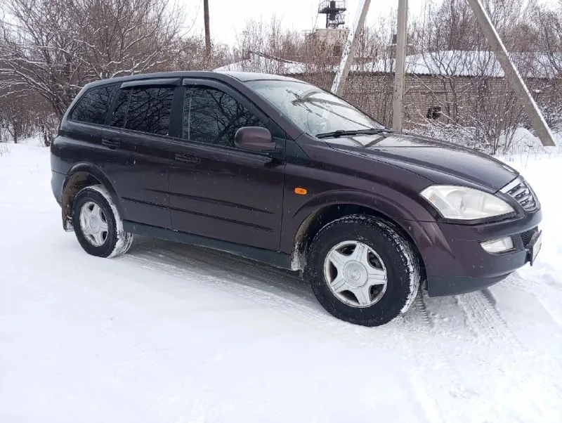 Продам корейский рамник ssang yong kyron 2008г. 2.3 бензин, механика, пробег: 270т. в хорошем состоянии, в родном окрасе, стекла оригинал. не гнилой не ржавый, рама целая. двигатель, кпп, подвеска все в норме, сел и поехал. гур, airbag, эл/стекла-зеркала, подогрев сидений, кондиционер, отличная музыка и т. д. документы в порядке. цена низ рынка 550.000р. енакиево. +79493652755. 📞 звоните: +7(949)3652755 - фотография - 2