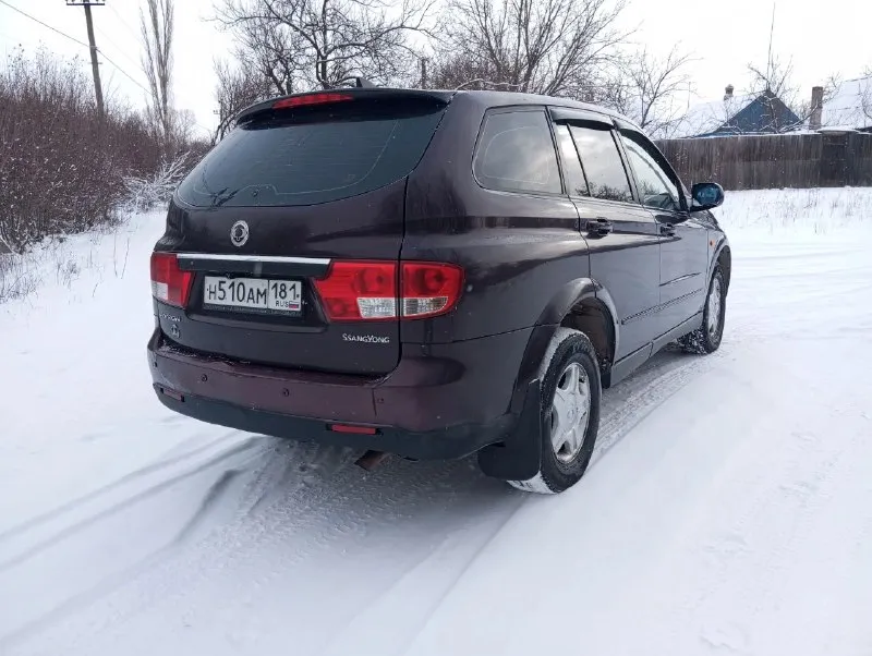 Продам корейский рамник ssang yong kyron 2008г. 2.3 бензин, механика, пробег: 270т. в хорошем состоянии, в родном окрасе, стекла оригинал. не гнилой не ржавый, рама целая. двигатель, кпп, подвеска все в норме, сел и поехал. гур, airbag, эл/стекла-зеркала, подогрев сидений, кондиционер, отличная музыка и т. д. документы в порядке. цена низ рынка 550.000р. енакиево. +79493652755. 📞 звоните: +7(949)3652755 - фотография - 3