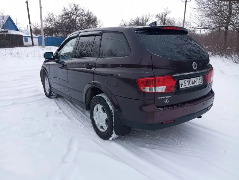 Продам корейский рамник ssang yong kyron 2008г. 2.3 бензин, механика, пробег: 270т. в хорошем состоянии, в родном окрасе, стекла оригинал. не гнилой не ржавый, рама целая. двигатель, кпп, подвеска все в норме, сел и поехал. гур, airbag, эл/стекла-зеркала, подогрев сидений, кондиционер, отличная музыка и т. д. документы в порядке. цена низ рынка 550.000р. енакиево. +79493652755. 📞 звоните: +7(949)3652755 - фотография - 4