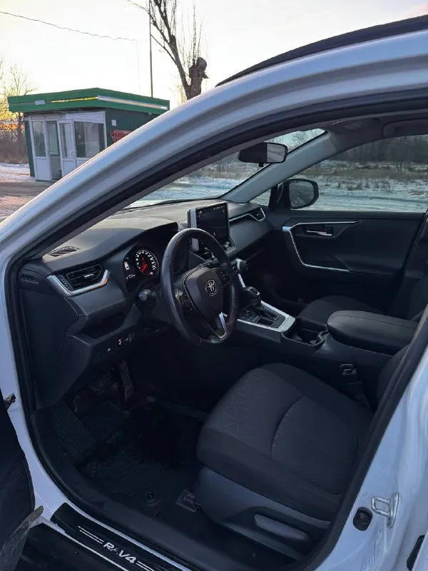 Toyota rav4, 🔠🔠🔠🔠🔠🔠 об 2.0 год 2020 полный привод автомобиль дилерский!!! куплена у официального дилера тойота ростов вся история обслуживания у официального диллера со всеми отметками без ключевой доступ двух зонный климат контроль обогрев сидений обогрев зеркал обогрев лобового стекла обогрев руля кожаный мультируль управление на руле электрорегулировка зеркал электростеклоподъёмники датчики дождя ☔️ датчики света датчики парковки камера заднего хода резина зима и лето диски литые на все вопросы отвечу по телефону, небольшой торг у машины +79495672089 цена 3550🍋торг ▶️смотреть больше фото◀️ 📲 tg: марк 📞 звоните: +7(949)5672089 - фотография - 6