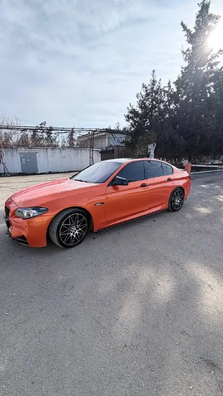 Продается бмв ф10 переодетая на м пакет, популярная машина в инстаграме без внимание вас точно не оставит, 2013 год цена 1.750🍋 реальному покупателю очень хороший торг. номер для связи 89644722223 - фотография - 3