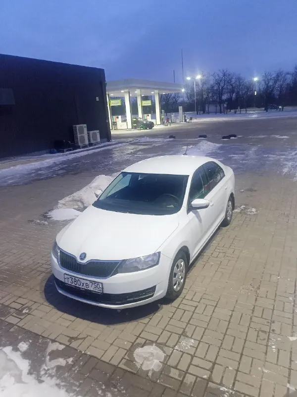 Продам skoda rapid 1.6, 90 подогрев лобового, переднее стеклоподъёмники 205.000 немотанный, не такси, то пройдено цена 990.000 плюс летняя резина на дисках (металл) донецк звоните +79790675602 +79494836080 - фотография - 2