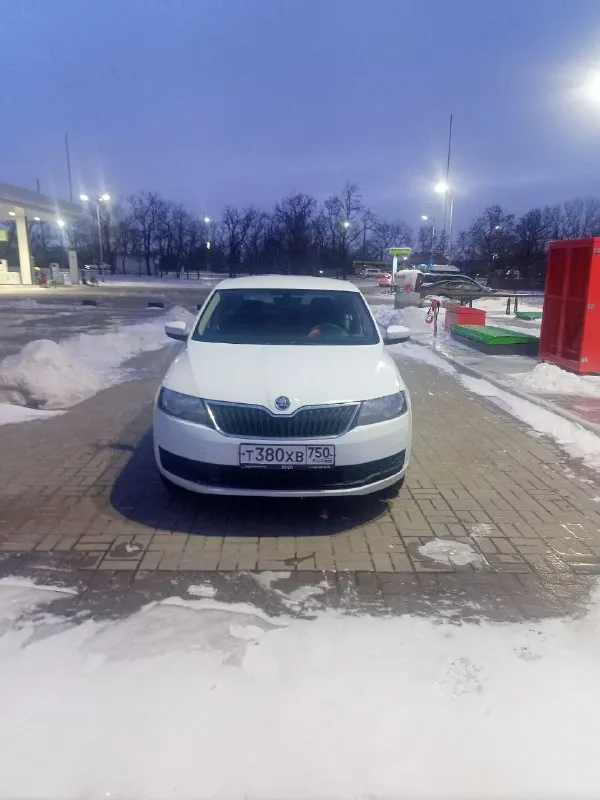 Продам skoda rapid 1.6, 90 подогрев лобового, переднее стеклоподъёмники 205.000 немотанный, не такси, то пройдено цена 990.000 плюс летняя резина на дисках (металл) донецк звоните +79790675602 +79494836080 - фотография - 4