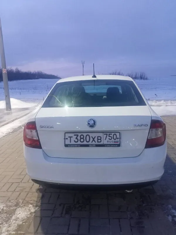 Продам skoda rapid 1.6, 90 подогрев лобового, переднее стеклоподъёмники 205.000 немотанный, не такси, то пройдено цена 990.000 плюс летняя резина на дисках (металл) донецк звоните +79790675602 +79494836080 - фотография - 5