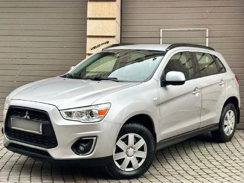 Продам mitsubishi asx рестайлинг год выпуска:2014 объём двигателя:1.6.v16 кпп механическая родной пробег:124.000 км один собственник автомобиль в родном окрасе! состояние кузова идеальное рыжиков, корозии и прочих нюансов нет все технические обслуживания проводились исключительно у официального дилера, с соблюдением всех сроков. авто в отличном состоянии как технически, так и визуально. заводское остекление. комплектация: бортовой компьютер, подогрев сидений,4 стеклоподъемника, кондиционер, электро зеркала, противотуманные фары, подогрев стекл, abs esp, aux bluetooth, полный комплект ключей и много чего прочего для комфортного вождения по документам любой вид оформления автотека кристально чистая, ✅ цена:1.120.000 г. донецк номер телефона: +7949-051-41-89 - фотография - 2