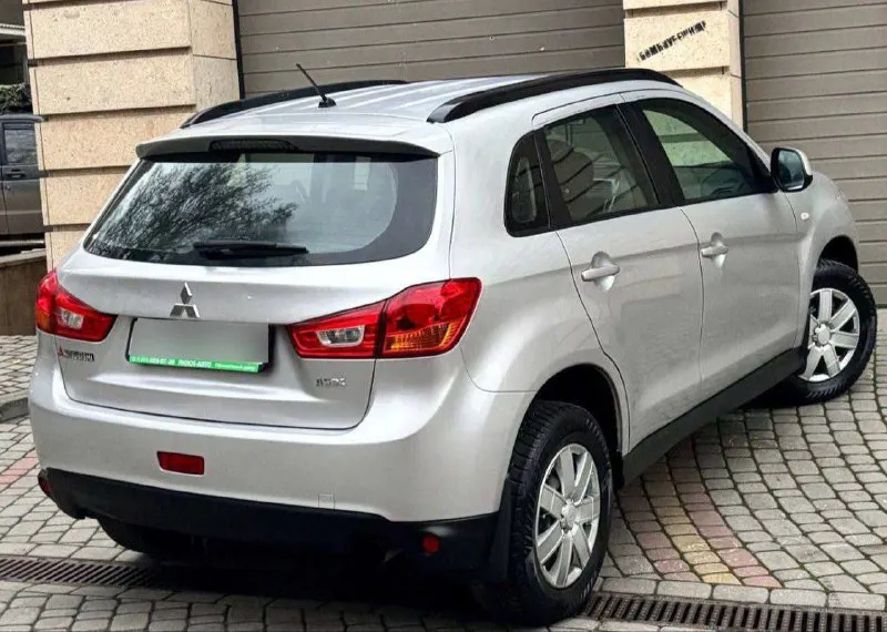 Продам mitsubishi asx рестайлинг год выпуска:2014 объём двигателя:1.6.v16 кпп механическая родной пробег:124.000 км один собственник автомобиль в родном окрасе! состояние кузова идеальное рыжиков, корозии и прочих нюансов нет все технические обслуживания проводились исключительно у официального дилера, с соблюдением всех сроков. авто в отличном состоянии как технически, так и визуально. заводское остекление. комплектация: бортовой компьютер, подогрев сидений,4 стеклоподъемника, кондиционер, электро зеркала, противотуманные фары, подогрев стекл, abs esp, aux bluetooth, полный комплект ключей и много чего прочего для комфортного вождения по документам любой вид оформления автотека кристально чистая, ✅ цена:1.120.000 г. донецк номер телефона: +7949-051-41-89 - фотография - 4