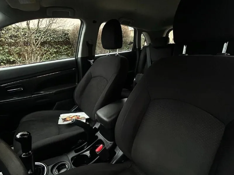 Продам mitsubishi asx рестайлинг год выпуска:2014 объём двигателя:1.6.v16 кпп механическая родной пробег:124.000 км один собственник автомобиль в родном окрасе! состояние кузова идеальное рыжиков, корозии и прочих нюансов нет все технические обслуживания проводились исключительно у официального дилера, с соблюдением всех сроков. авто в отличном состоянии как технически, так и визуально. заводское остекление. комплектация: бортовой компьютер, подогрев сидений,4 стеклоподъемника, кондиционер, электро зеркала, противотуманные фары, подогрев стекл, abs esp, aux bluetooth, полный комплект ключей и много чего прочего для комфортного вождения по документам любой вид оформления автотека кристально чистая, ✅ цена:1.120.000 г. донецк номер телефона: +7949-051-41-89 - фотография - 8