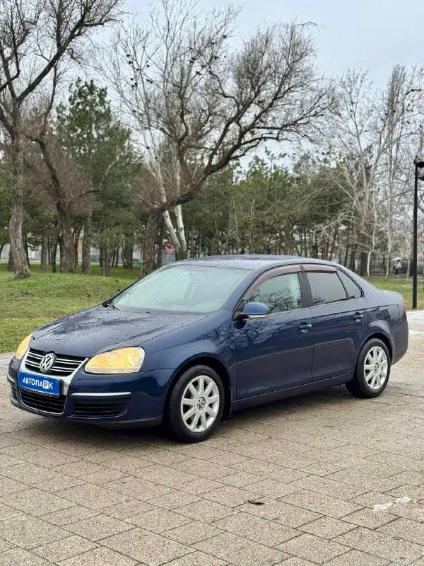 🇩🇪volkswagen jetta а5 💰цена: 700 000р 🏢город: мариуполь 📅год выпуска: 2005 🧾пробег: 162 697км. ⚙️двигатель: 1.6 ⛽топливо: бензин ⚙️кпп: механика 📞 телефон: +7-989-263-55-56 +7-949-551-91-52 +7-949-727-41-51 💾 описание: ✅ 3 владельца, птс оригинал ✅ оригинальный пробег ✅ заводская краска (пара косметических окрасов) ✅ автомобиль оснащен надежным двигателем 1.6 bse ✅ кузов и лакокрасочное покрытие без дефектов ✅ салон в отличном состоянии 🎁 два комплекта резины зима/лето. улица шевченко 269 - фотография - 1
