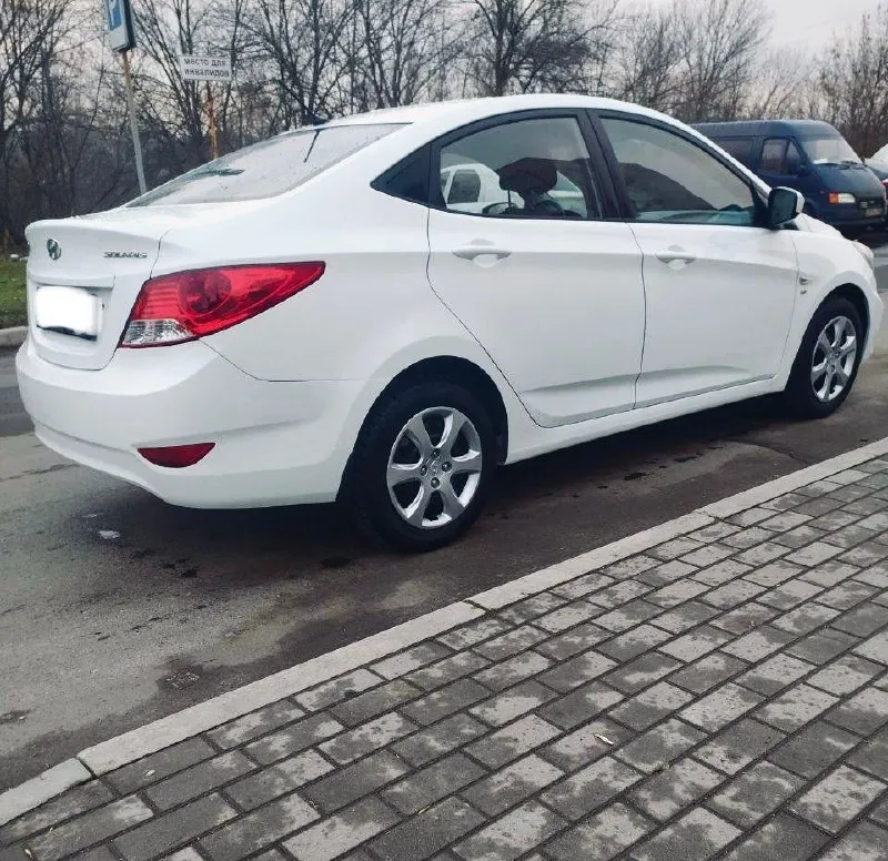 Продается hyundai solaris, 2013 год, 1,6 механика 1 хозяин, родной пробег 160.000 авто в идеальном состоянии, кондиционер, 4 стеклоподъёмника, обогрев сидений, обогрев лобового стекла (зоны дворников), обогрев зеркал, сигнализация, два ключа. +79495591529 цена 1 010 000 руб. торг. осмотр донецк - фотография - 4
