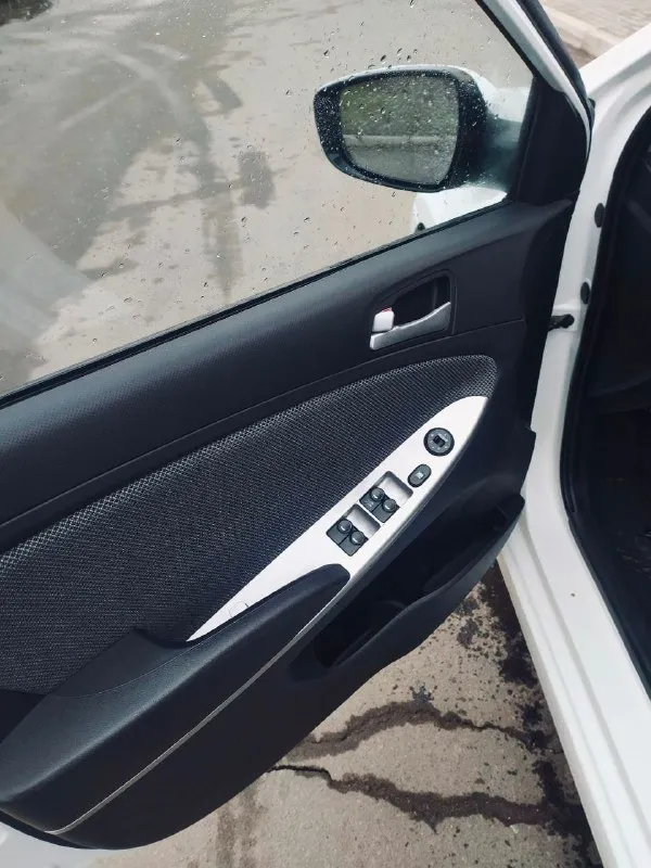 Продается hyundai solaris, 2013 год, 1,6 механика 1 хозяин, родной пробег 160.000 авто в идеальном состоянии, кондиционер, 4 стеклоподъёмника, обогрев сидений, обогрев лобового стекла (зоны дворников), обогрев зеркал, сигнализация, два ключа. +79495591529 цена 1 010 000 руб. торг. осмотр донецк - фотография - 5