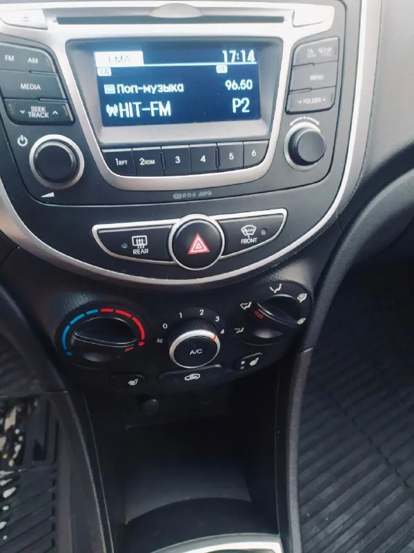 Продается hyundai solaris, 2013 год, 1,6 механика 1 хозяин, родной пробег 160.000 авто в идеальном состоянии, кондиционер, 4 стеклоподъёмника, обогрев сидений, обогрев лобового стекла (зоны дворников), обогрев зеркал, сигнализация, два ключа. +79495591529 цена 1 010 000 руб. торг. осмотр донецк - фотография - 6