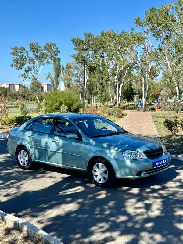 🐊 chevrolet lacetti 💰цена: 450 000р 🏢город: мариуполь 📅год выпуска: 2008 🧾пробег: 276 365 км. ⚙️двигатель: 1.6 ⛽топливо: бензин ⚙️кпп: механика 📞 телефон: +7-949-727-41-51 +7-949-551-91-52 +7-989-263-55-56 💾 описание: 🇰🇵 корейская сборка ✅ южная эксплуатация. ✅ оригинальный пробег. ✅ техническая часть на 5+ двигатель едет шикарно, мкпп переключает плавно, сцепление и ходовая без нареканий. ❄️ кондиционер холодит шикарно, гур, abs, электропакет, две подушки безопасности, музыка с usb. улица шевченко 269 - фотография - 3