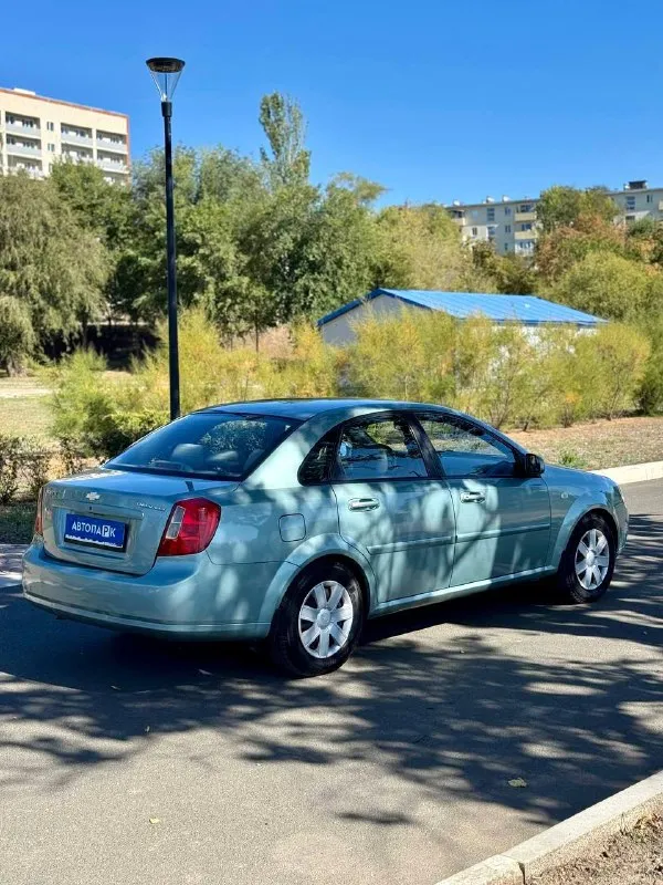 🐊 chevrolet lacetti 💰цена: 450 000р 🏢город: мариуполь 📅год выпуска: 2008 🧾пробег: 276 365 км. ⚙️двигатель: 1.6 ⛽топливо: бензин ⚙️кпп: механика 📞 телефон: +7-949-727-41-51 +7-949-551-91-52 +7-989-263-55-56 💾 описание: 🇰🇵 корейская сборка ✅ южная эксплуатация. ✅ оригинальный пробег. ✅ техническая часть на 5+ двигатель едет шикарно, мкпп переключает плавно, сцепление и ходовая без нареканий. ❄️ кондиционер холодит шикарно, гур, abs, электропакет, две подушки безопасности, музыка с usb. улица шевченко 269 - фотография - 4