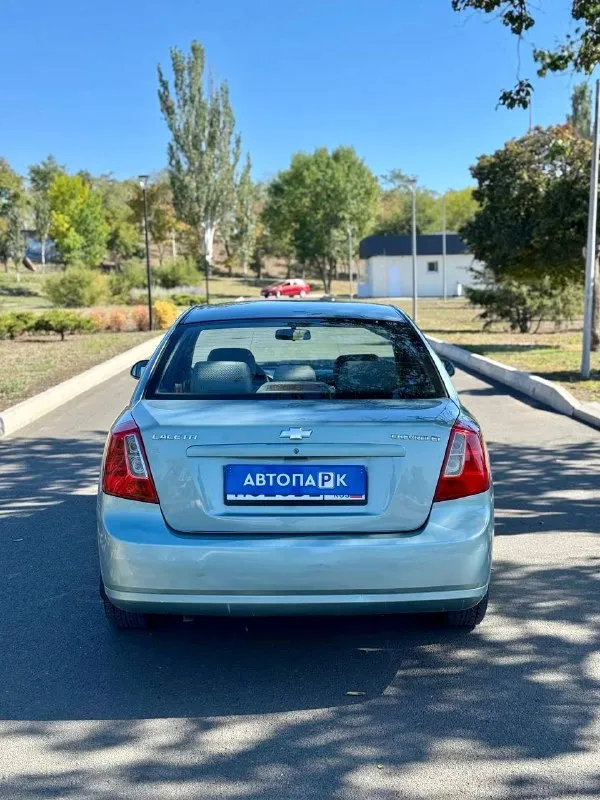 🐊 chevrolet lacetti 💰цена: 450 000р 🏢город: мариуполь 📅год выпуска: 2008 🧾пробег: 276 365 км. ⚙️двигатель: 1.6 ⛽топливо: бензин ⚙️кпп: механика 📞 телефон: +7-949-727-41-51 +7-949-551-91-52 +7-989-263-55-56 💾 описание: 🇰🇵 корейская сборка ✅ южная эксплуатация. ✅ оригинальный пробег. ✅ техническая часть на 5+ двигатель едет шикарно, мкпп переключает плавно, сцепление и ходовая без нареканий. ❄️ кондиционер холодит шикарно, гур, abs, электропакет, две подушки безопасности, музыка с usb. улица шевченко 269 - фотография - 5
