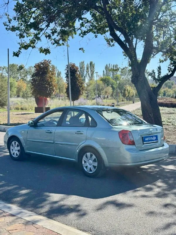 🐊 chevrolet lacetti 💰цена: 450 000р 🏢город: мариуполь 📅год выпуска: 2008 🧾пробег: 276 365 км. ⚙️двигатель: 1.6 ⛽топливо: бензин ⚙️кпп: механика 📞 телефон: +7-949-727-41-51 +7-949-551-91-52 +7-989-263-55-56 💾 описание: 🇰🇵 корейская сборка ✅ южная эксплуатация. ✅ оригинальный пробег. ✅ техническая часть на 5+ двигатель едет шикарно, мкпп переключает плавно, сцепление и ходовая без нареканий. ❄️ кондиционер холодит шикарно, гур, abs, электропакет, две подушки безопасности, музыка с usb. улица шевченко 269 - фотография - 6