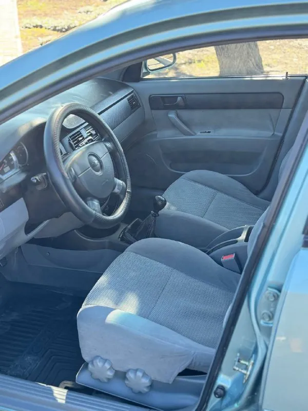 🐊 chevrolet lacetti 💰цена: 450 000р 🏢город: мариуполь 📅год выпуска: 2008 🧾пробег: 276 365 км. ⚙️двигатель: 1.6 ⛽топливо: бензин ⚙️кпп: механика 📞 телефон: +7-949-727-41-51 +7-949-551-91-52 +7-989-263-55-56 💾 описание: 🇰🇵 корейская сборка ✅ южная эксплуатация. ✅ оригинальный пробег. ✅ техническая часть на 5+ двигатель едет шикарно, мкпп переключает плавно, сцепление и ходовая без нареканий. ❄️ кондиционер холодит шикарно, гур, abs, электропакет, две подушки безопасности, музыка с usb. улица шевченко 269 - фотография - 9