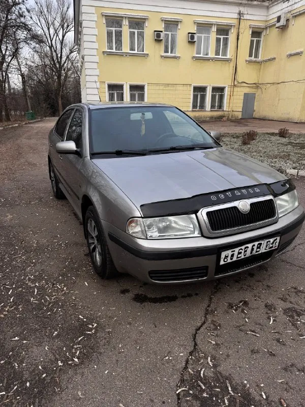 Продам skoda octavia tour 2008 1.6 автомобиль в отличном состоянии без дефектов (гнили, коррозии, ржавчин. ) двигатель работает отлично не дымит не троит коробка без нареканий ходовая часть вся перебрана без вложений днище пороги абсолютно целое без дыр и тд. по электрике работает все. комплектация:кондиционер, усилитель руля (гур), центральный замок, остекление все родные, птс оригинал, электрорегулируемые зеркала, обогрев зеркал, передние электростеклоподъёмники, регулировка рулевой колонки, регулировка сидений по высоте. очень вместительный багажник, подушки безопасности airbag. документы в порядке осмотр макеевка цена 575₽ +79493491565. 📞 звоните: +7(949)3491565 - фотография - 2